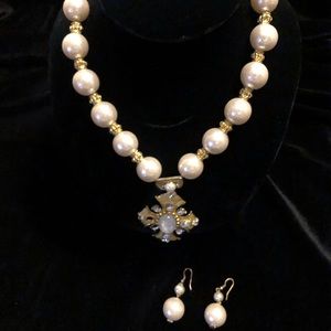 Another pearl necklace set